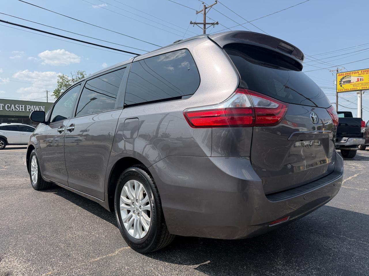 Toyota Sienna XLE 8-Pass V6 2017