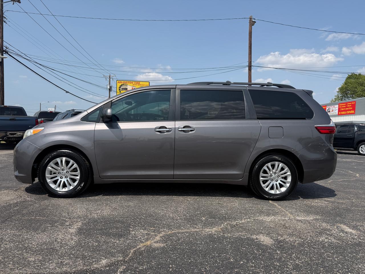 Toyota Sienna XLE 8-Pass V6 2017