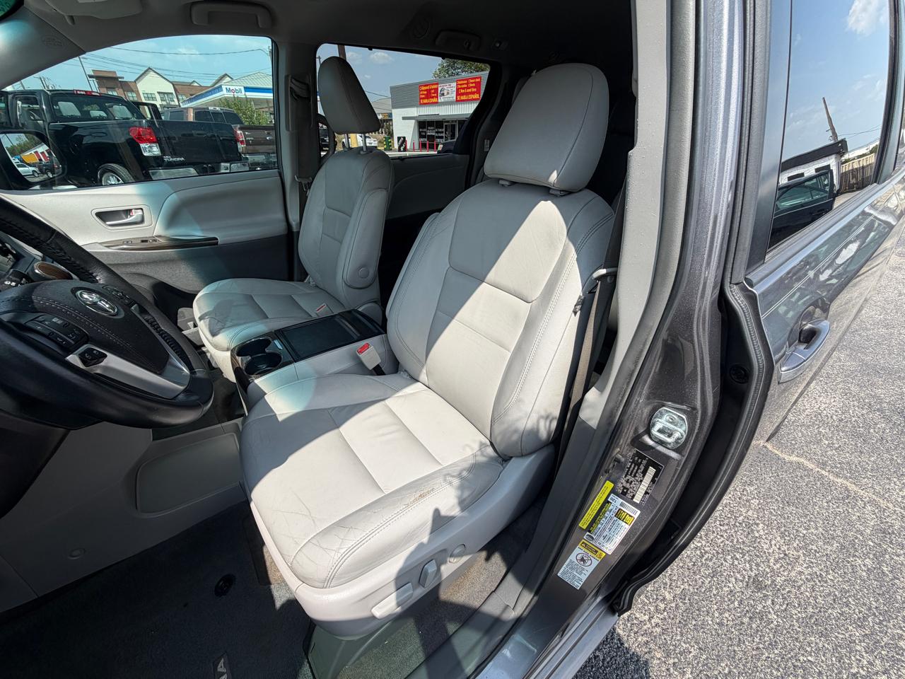 Toyota Sienna XLE 8-Pass V6 2017