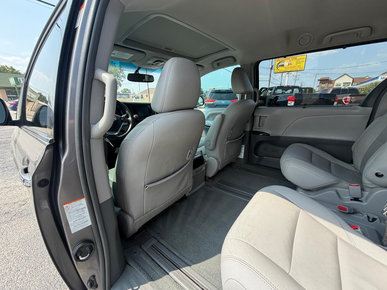 Toyota Sienna XLE 8-Pass V6 2017