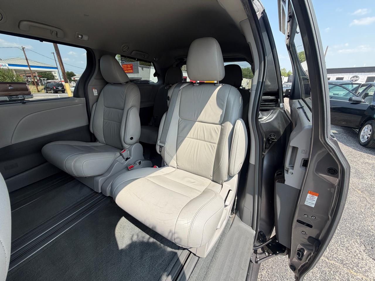Toyota Sienna XLE 8-Pass V6 2017