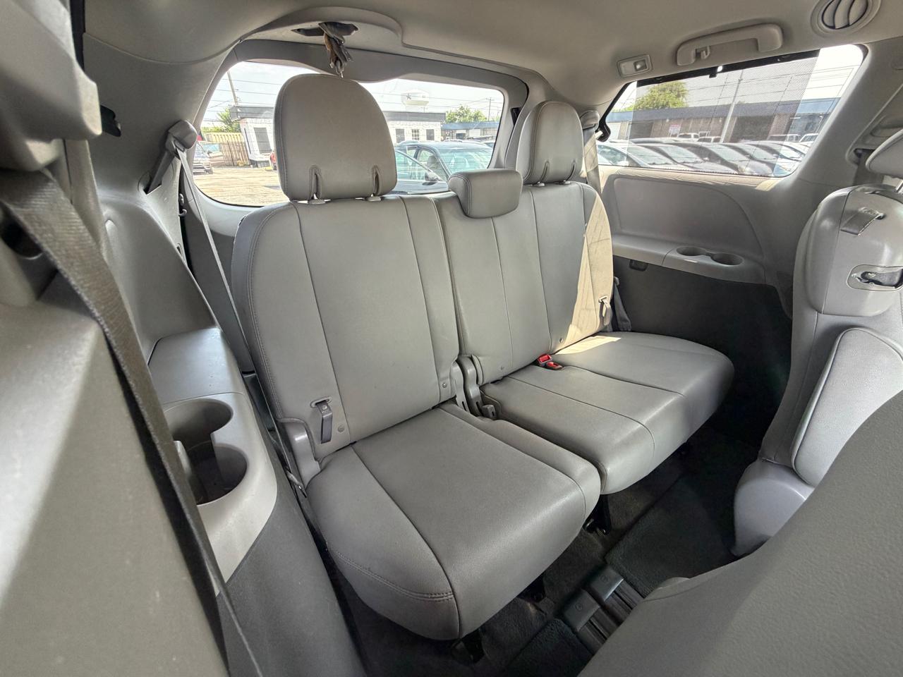 Toyota Sienna XLE 8-Pass V6 2017