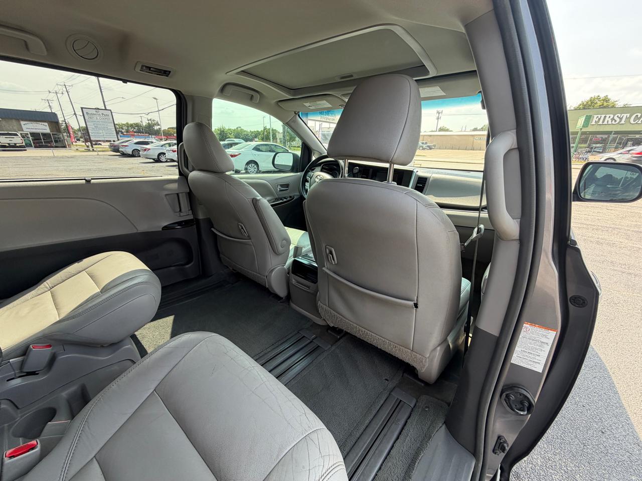 Toyota Sienna XLE 8-Pass V6 2017