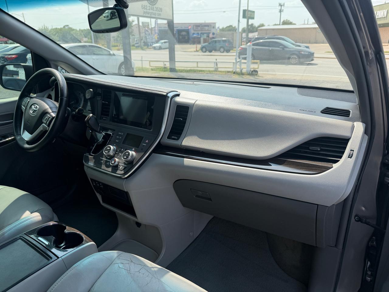 Toyota Sienna XLE 8-Pass V6 2017