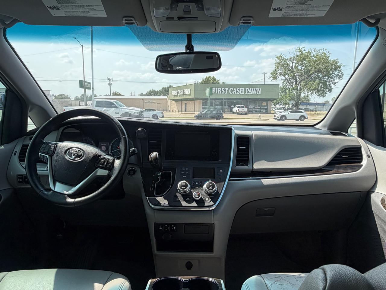 Toyota Sienna XLE 8-Pass V6 2017