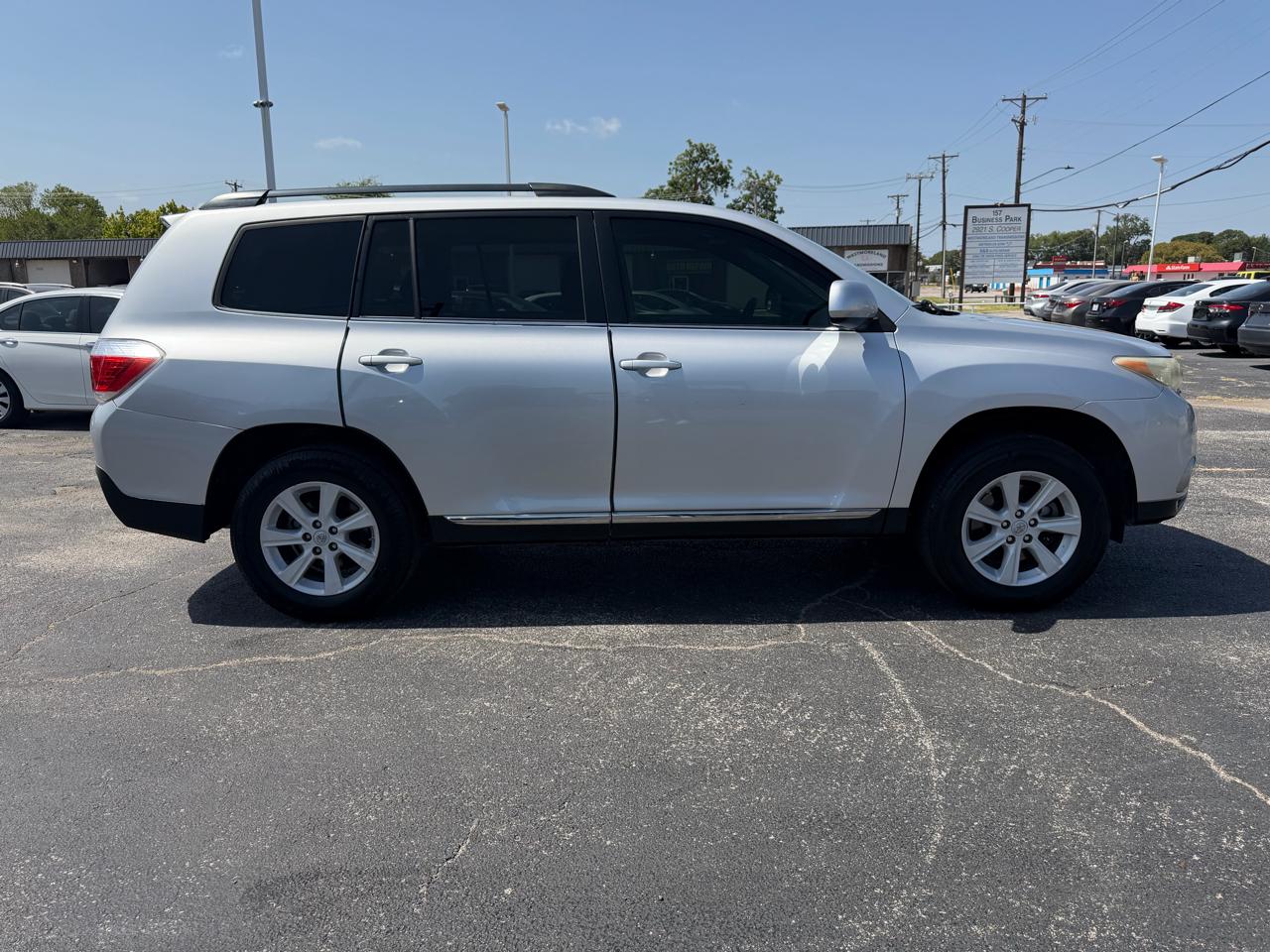 Toyota Highlander SE FWD V6 2013