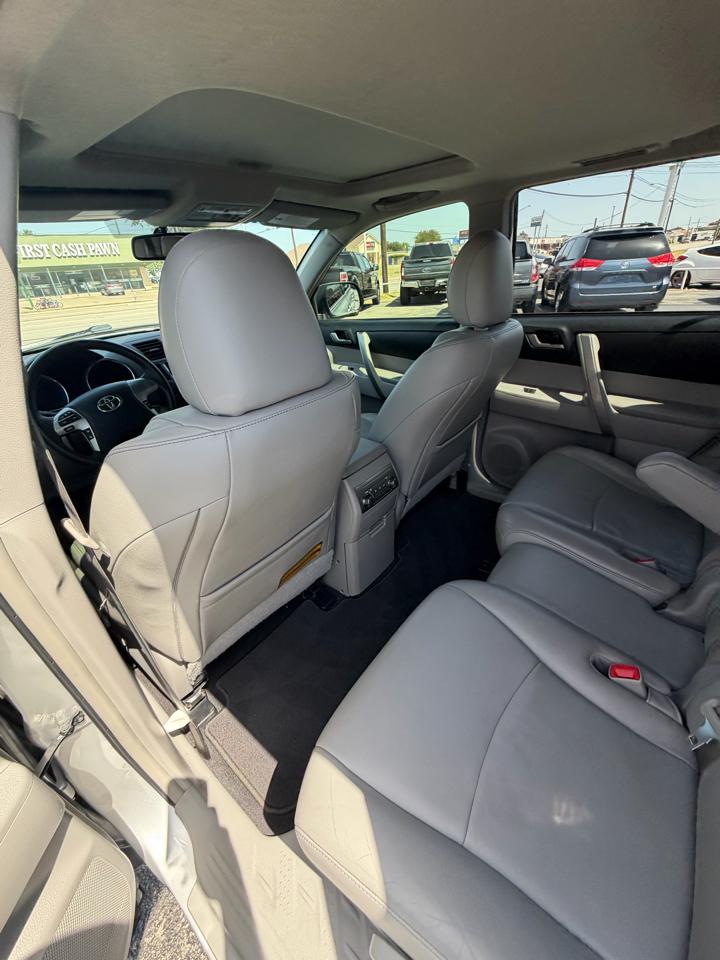 Toyota Highlander SE FWD V6 2013