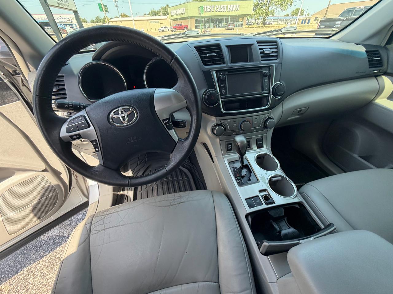 Toyota Highlander SE FWD V6 2013