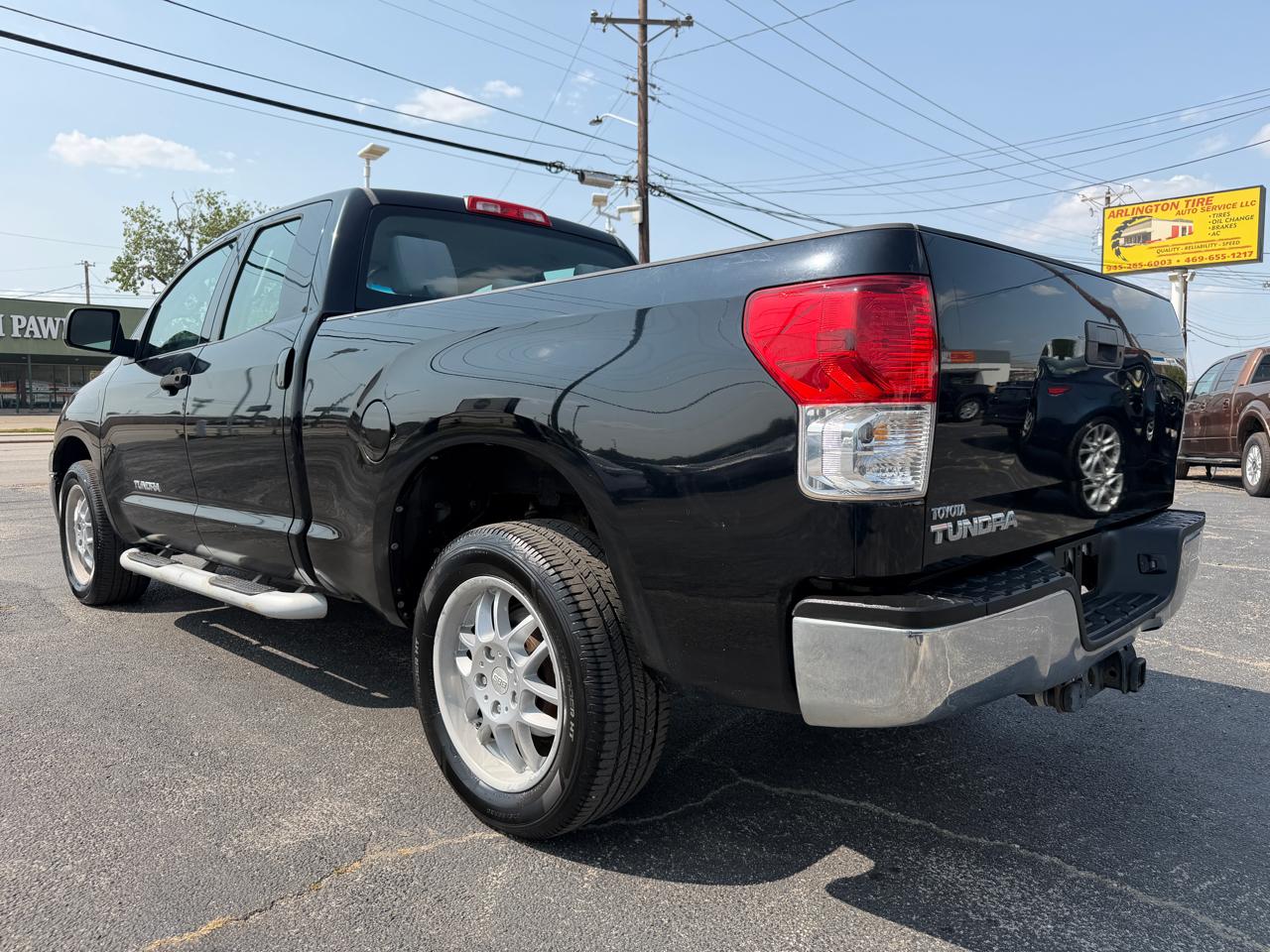 Toyota Tundra Tundra-Grade Double Cab 4.6L 2WD 2011