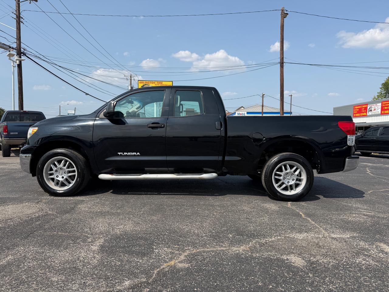 Toyota Tundra Tundra-Grade Double Cab 4.6L 2WD 2011
