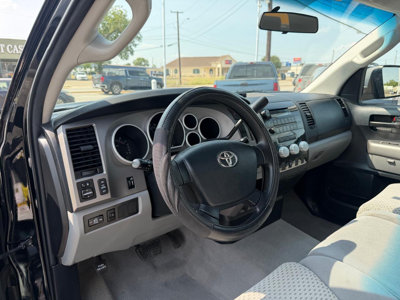 Toyota Tundra Tundra-Grade Double Cab 4.6L 2WD 2011