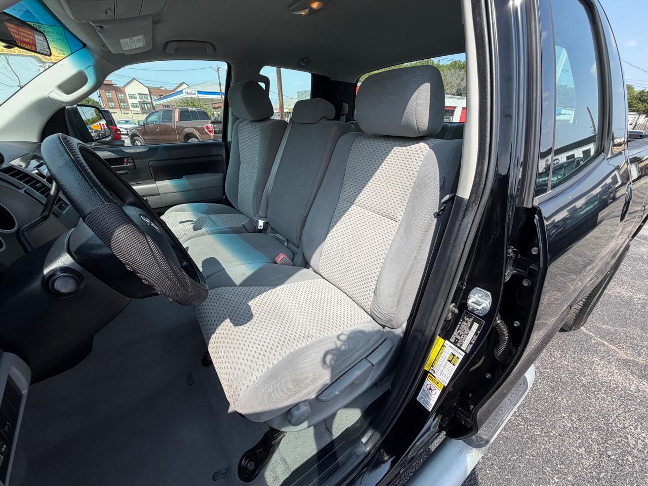 Toyota Tundra Tundra-Grade Double Cab 4.6L 2WD 2011
