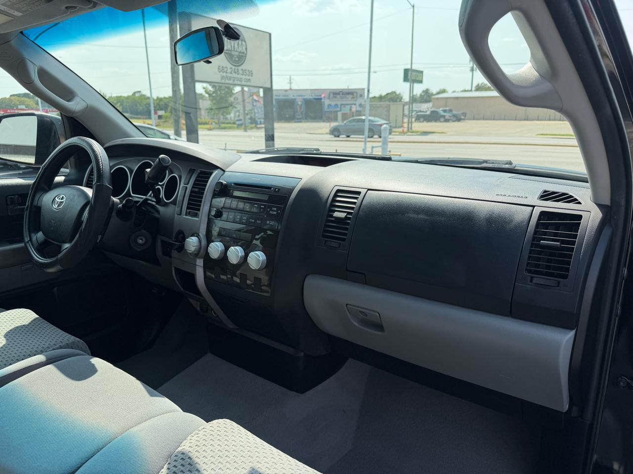 Toyota Tundra Tundra-Grade Double Cab 4.6L 2WD 2011