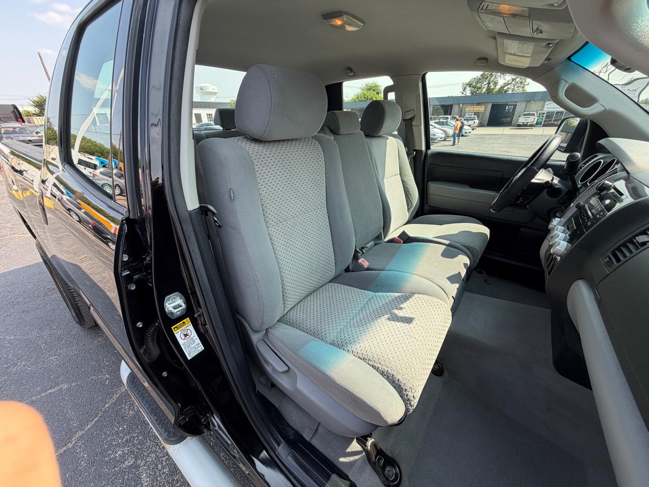 Toyota Tundra Tundra-Grade Double Cab 4.6L 2WD 2011