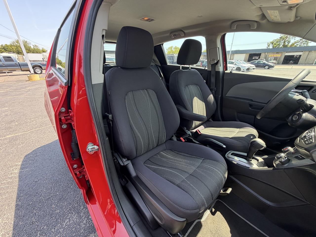 Chevrolet Sonic LT Auto 5-Door 2015