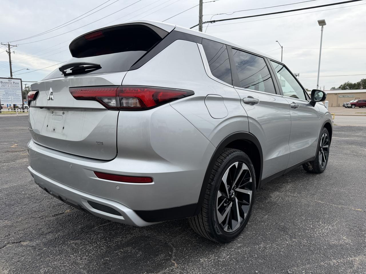 Mitsubishi Outlander SE 2WD 2023
