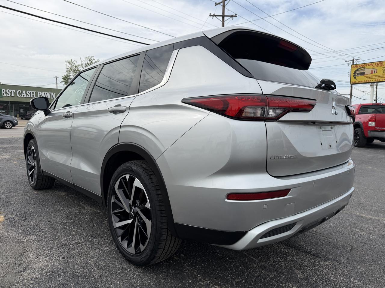 Mitsubishi Outlander SE 2WD 2023