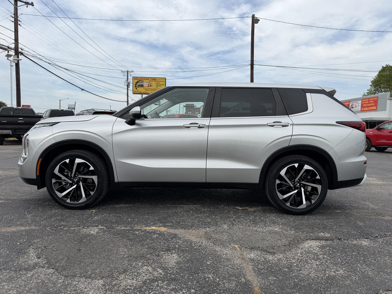 Mitsubishi Outlander SE 2WD 2023