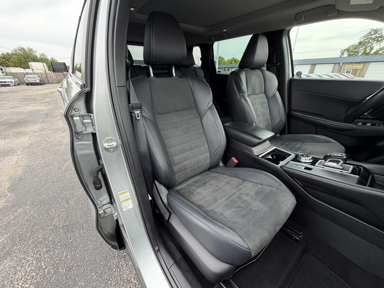 Mitsubishi Outlander SE 2WD 2023