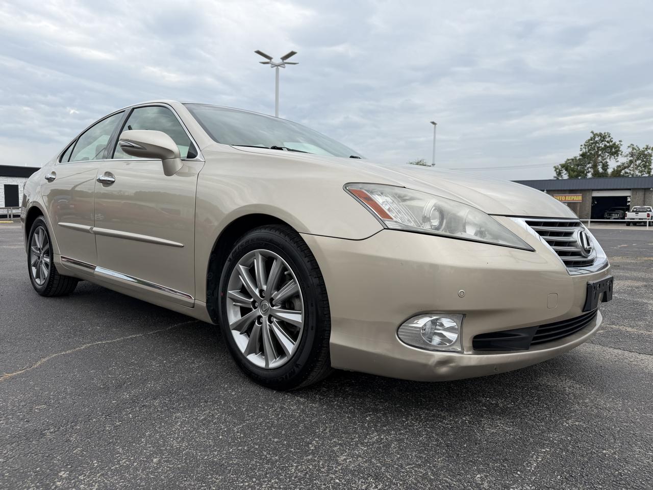Lexus ES 350 Sedan 2011