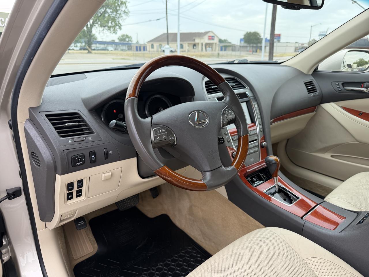 Lexus ES 350 Sedan 2011