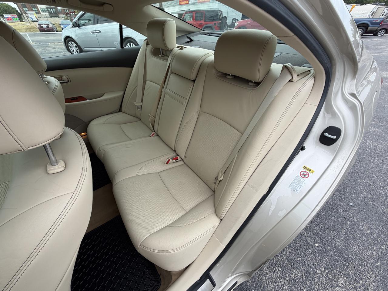 Lexus ES 350 Sedan 2011
