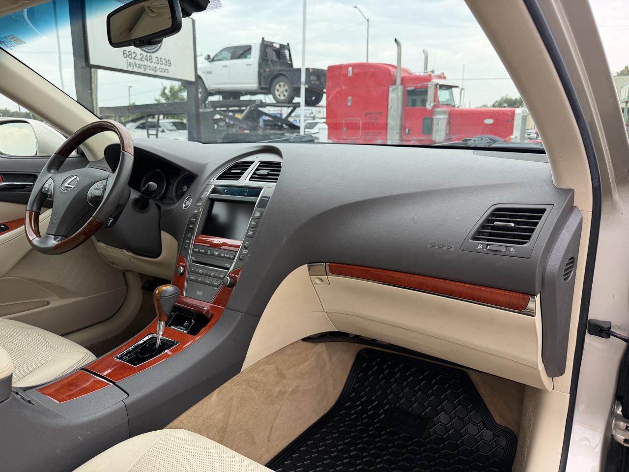Lexus ES 350 Sedan 2011