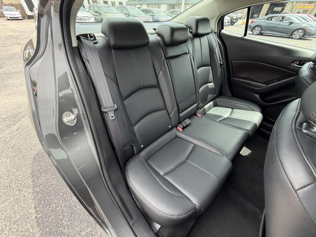 Mazda MAZDA3 i Touring AT 4-Door 2017