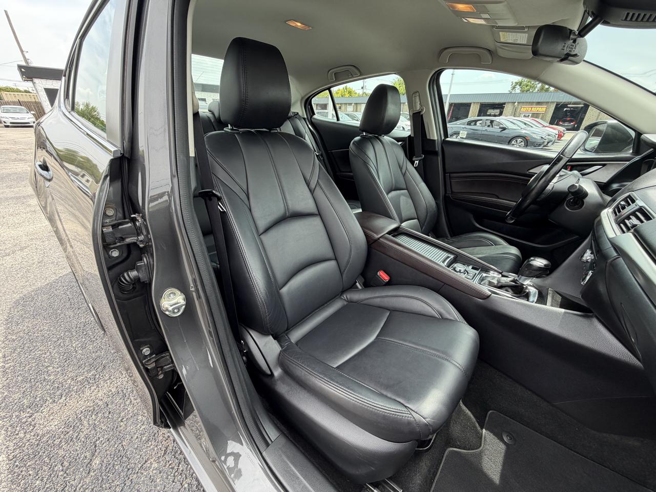 Mazda MAZDA3 i Touring AT 4-Door 2017