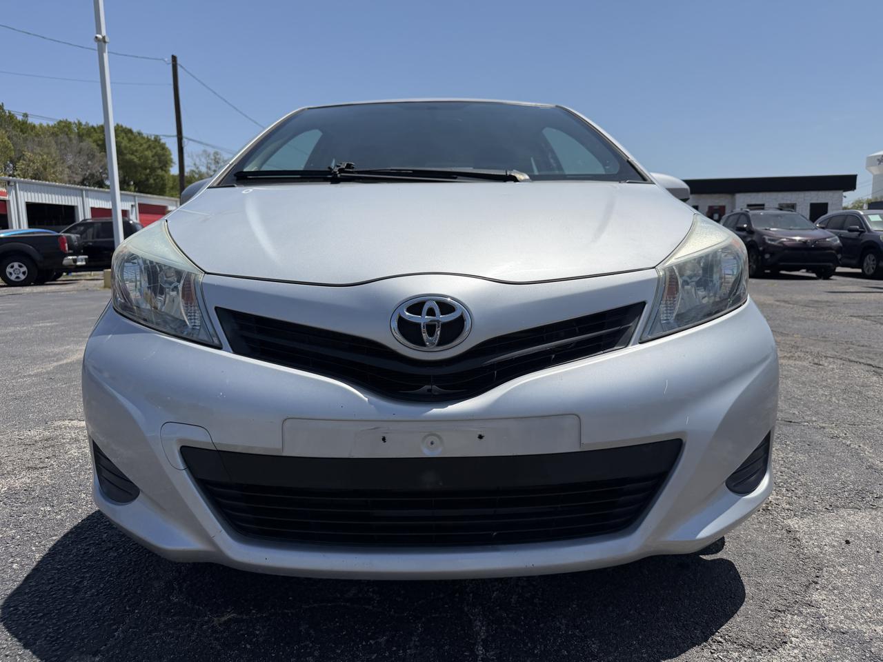 Toyota Yaris L 3-Door AT 2014