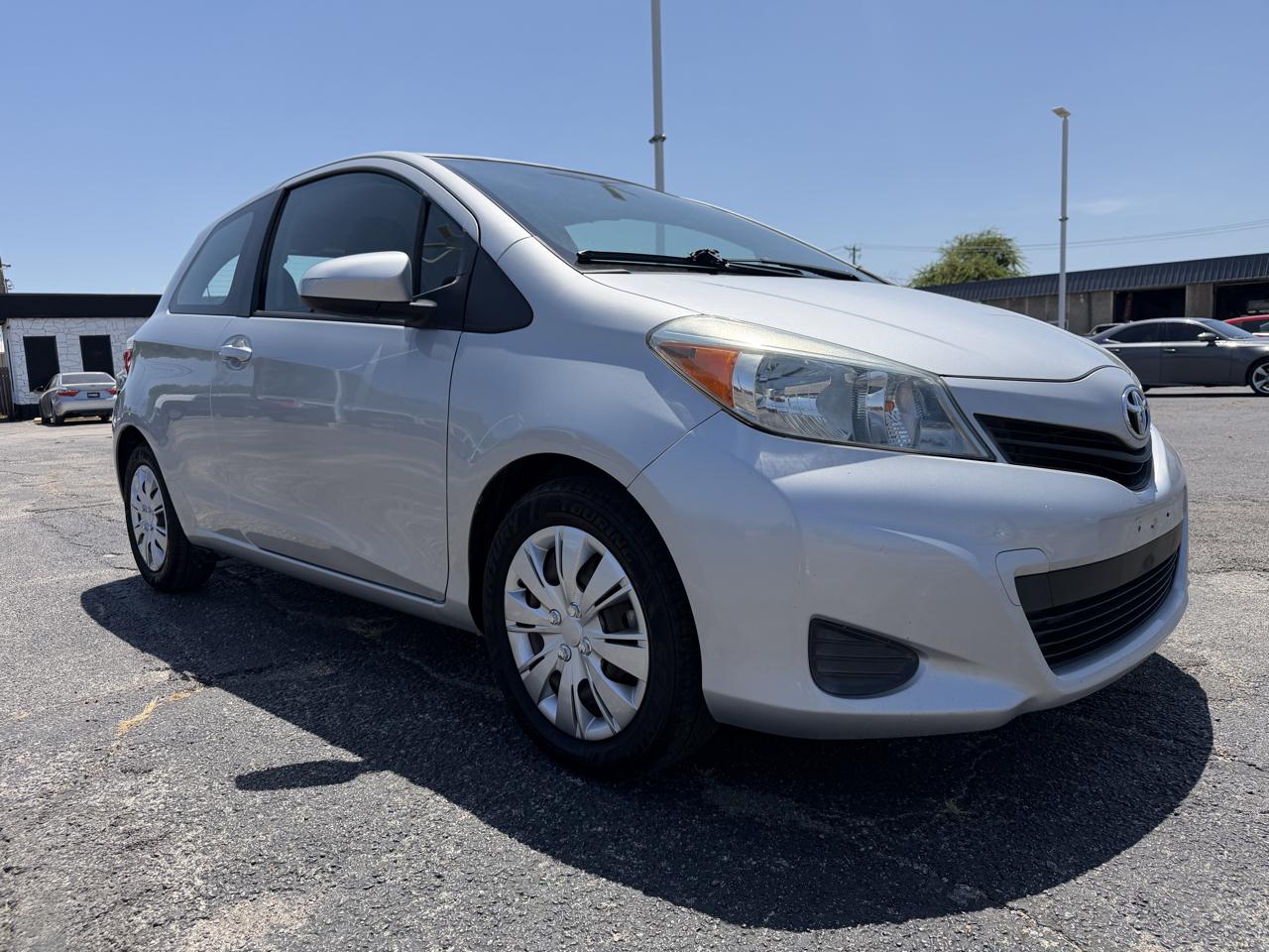 Toyota Yaris L 3-Door AT 2014