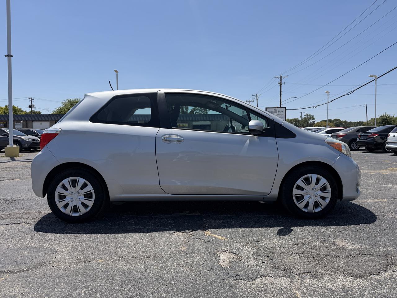 Toyota Yaris L 3-Door AT 2014