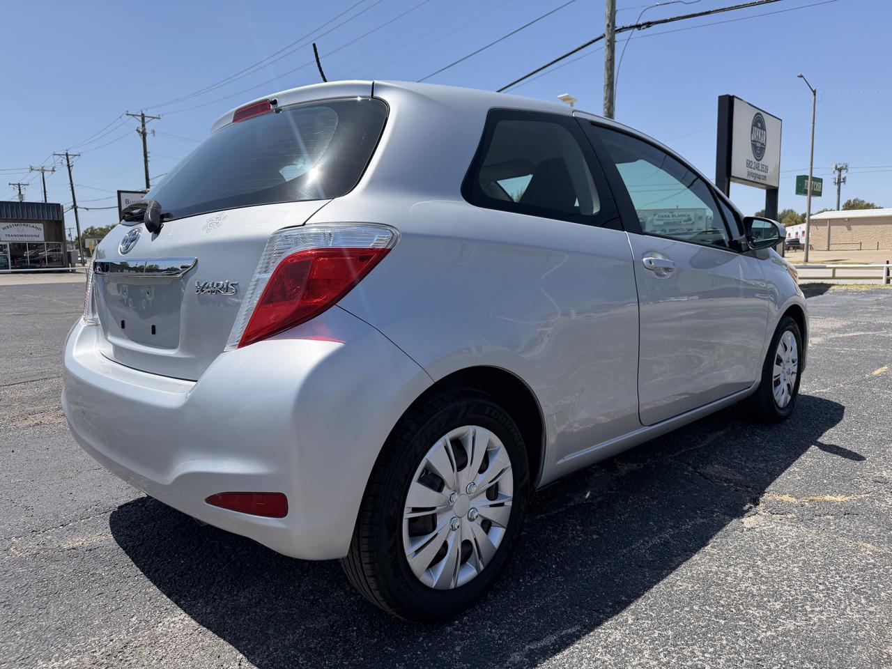 Toyota Yaris L 3-Door AT 2014