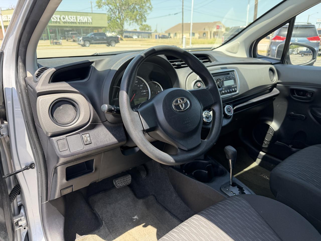 Toyota Yaris L 3-Door AT 2014