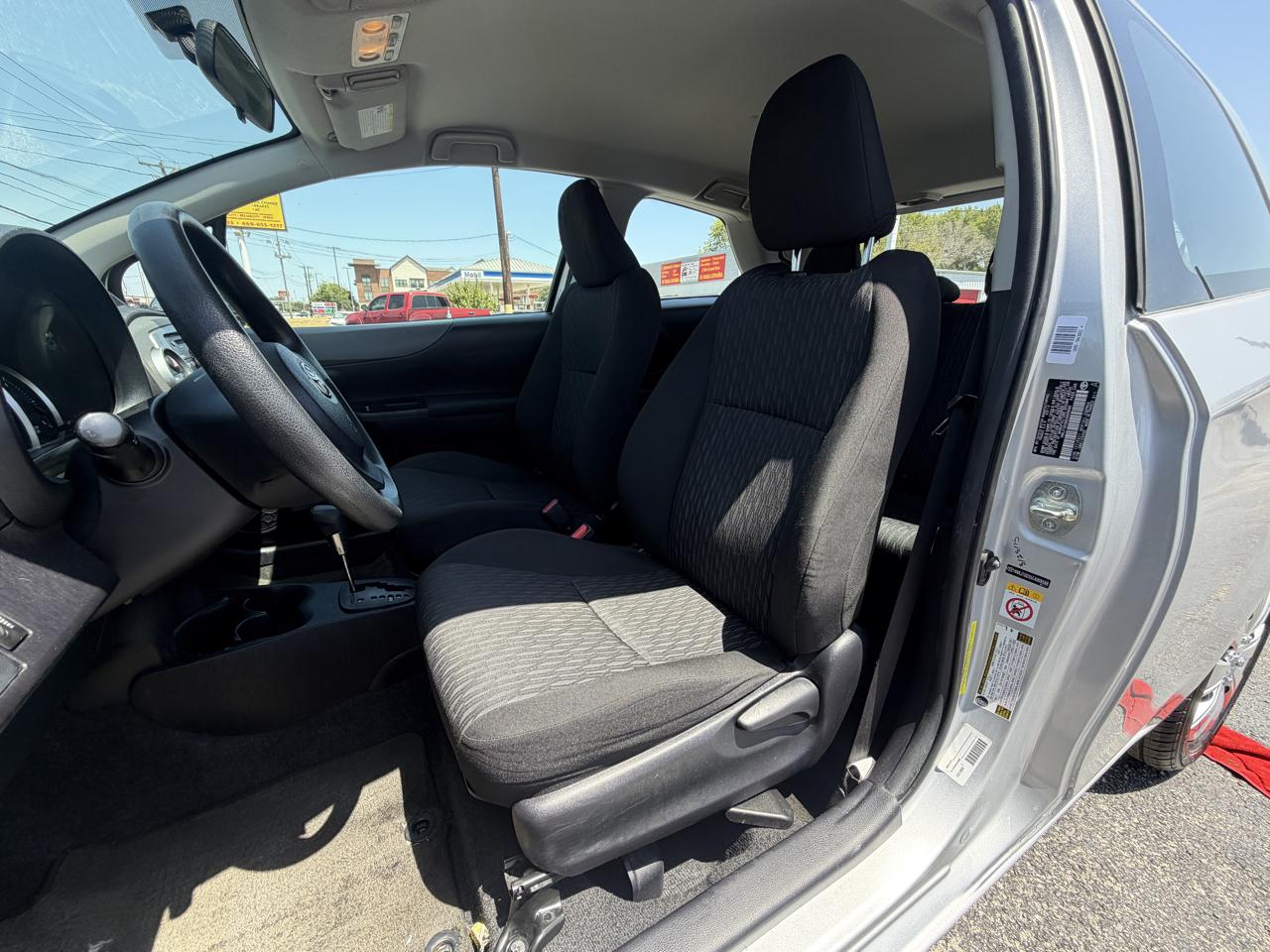 Toyota Yaris L 3-Door AT 2014