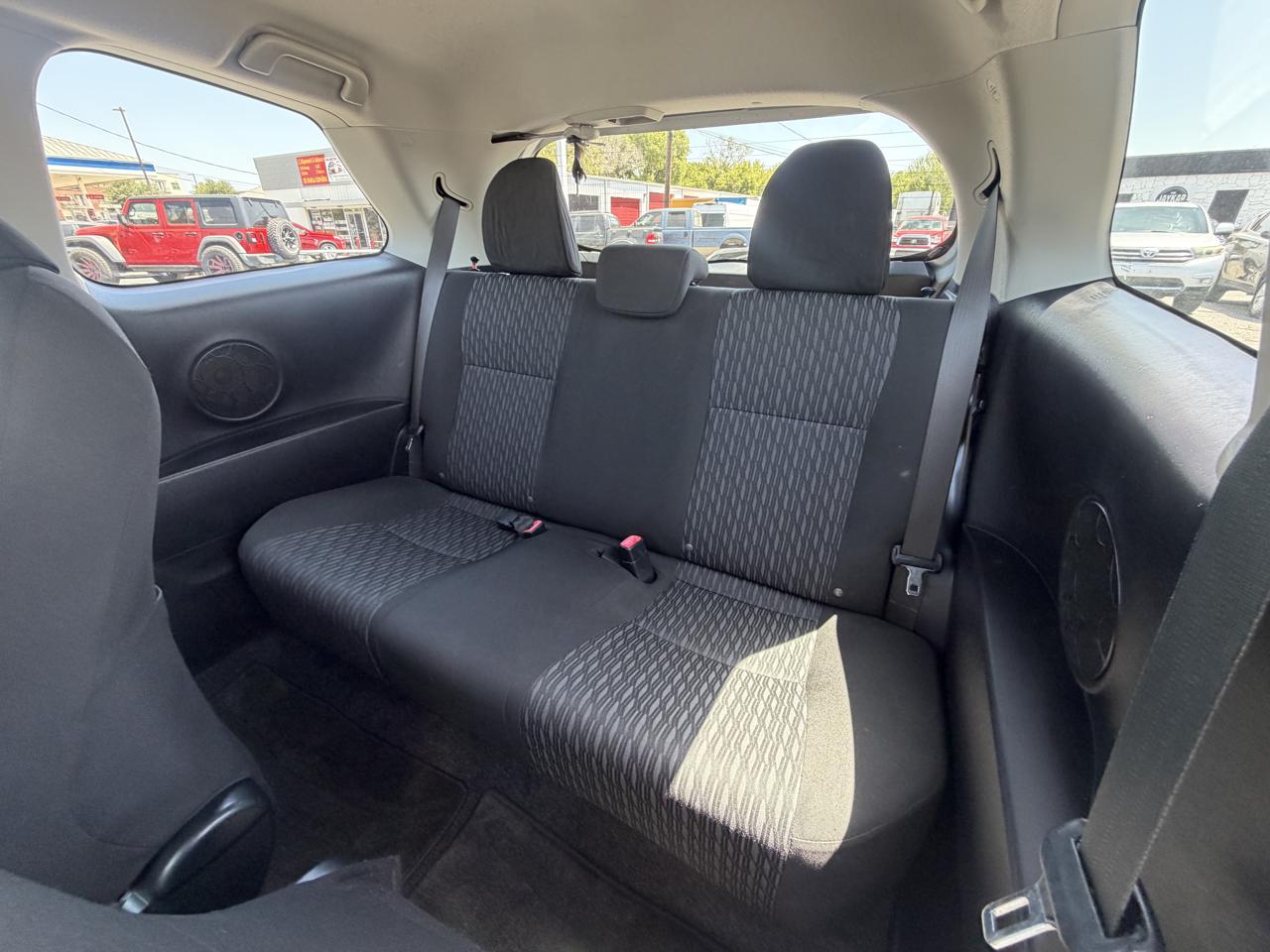 Toyota Yaris L 3-Door AT 2014