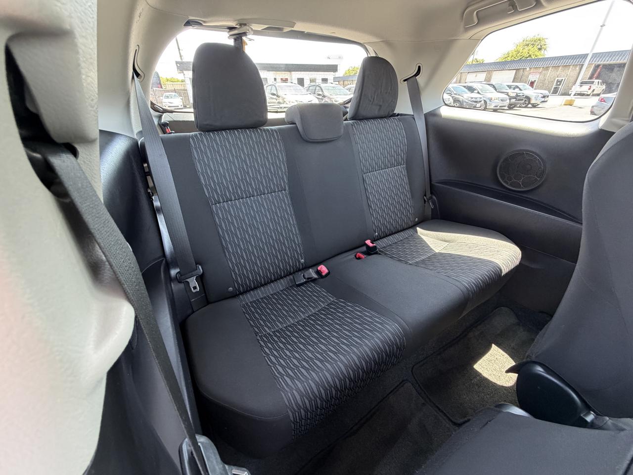Toyota Yaris L 3-Door AT 2014
