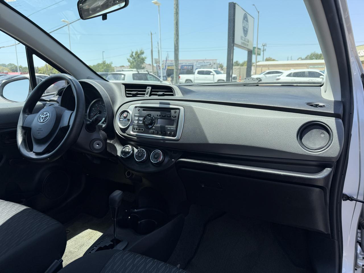 Toyota Yaris L 3-Door AT 2014