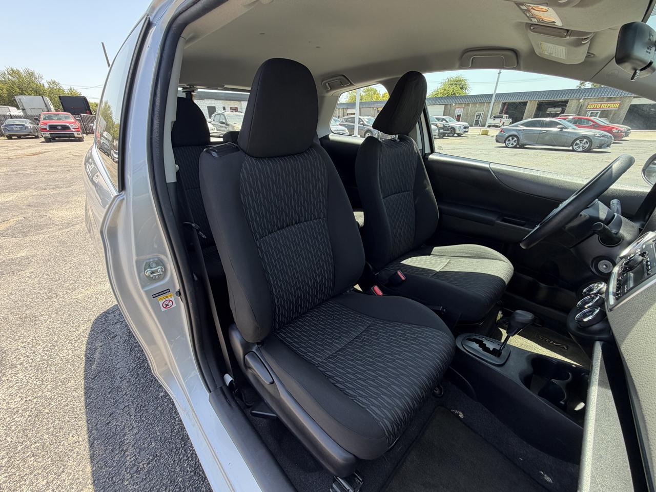 Toyota Yaris L 3-Door AT 2014
