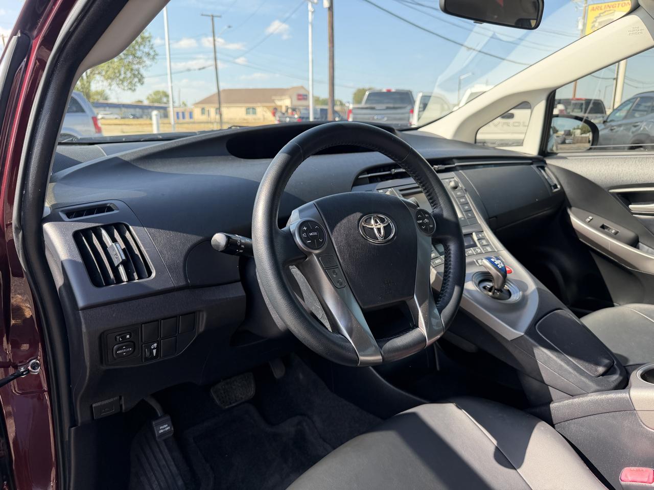 Toyota Prius Persona 4D Hatchback 2013