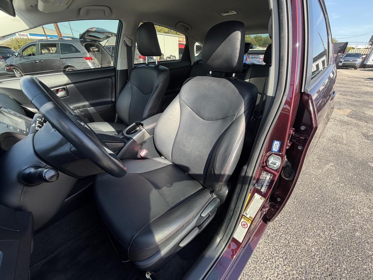 Toyota Prius Persona 4D Hatchback 2013