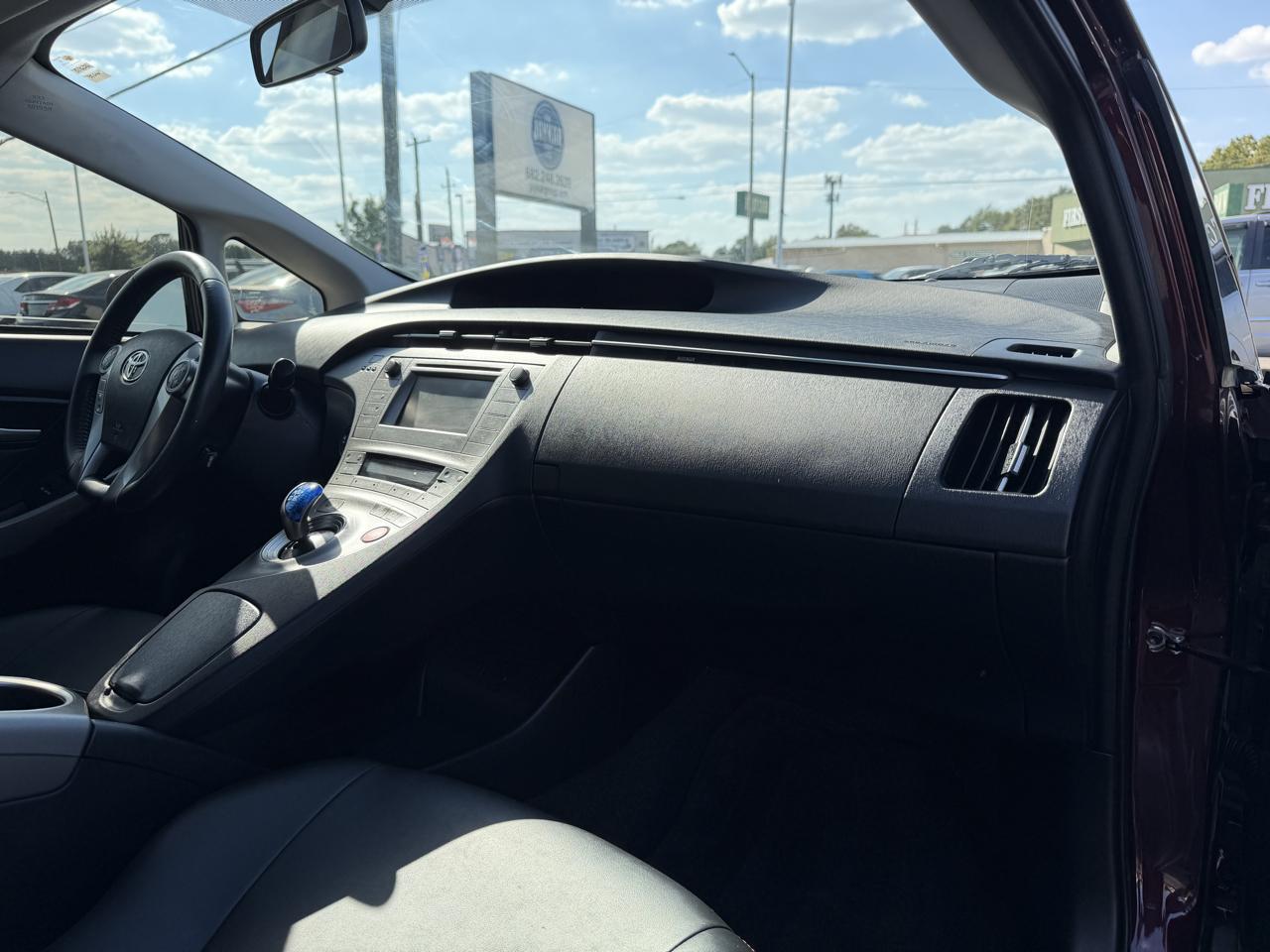 Toyota Prius Persona 4D Hatchback 2013