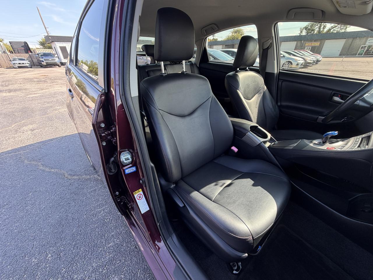 Toyota Prius Persona 4D Hatchback 2013