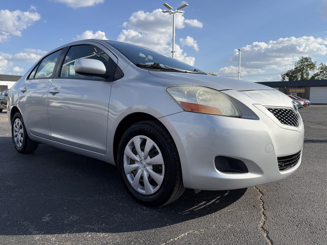 Toyota Yaris Sedan 4-Speed AT 2010