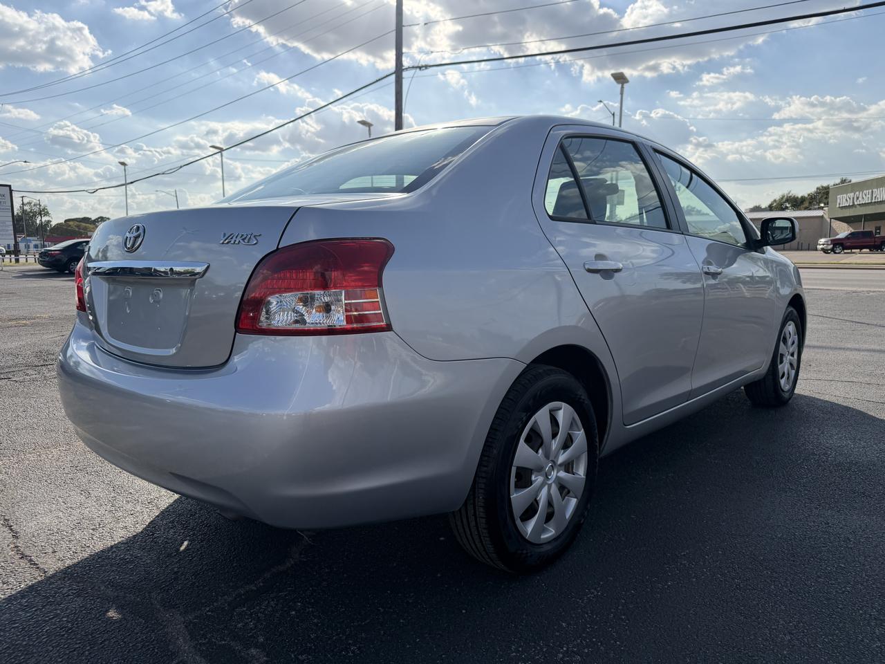 Toyota Yaris Sedan 4-Speed AT 2010