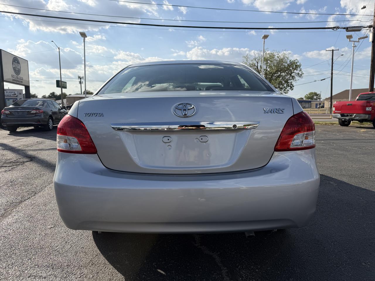 Toyota Yaris Sedan 4-Speed AT 2010