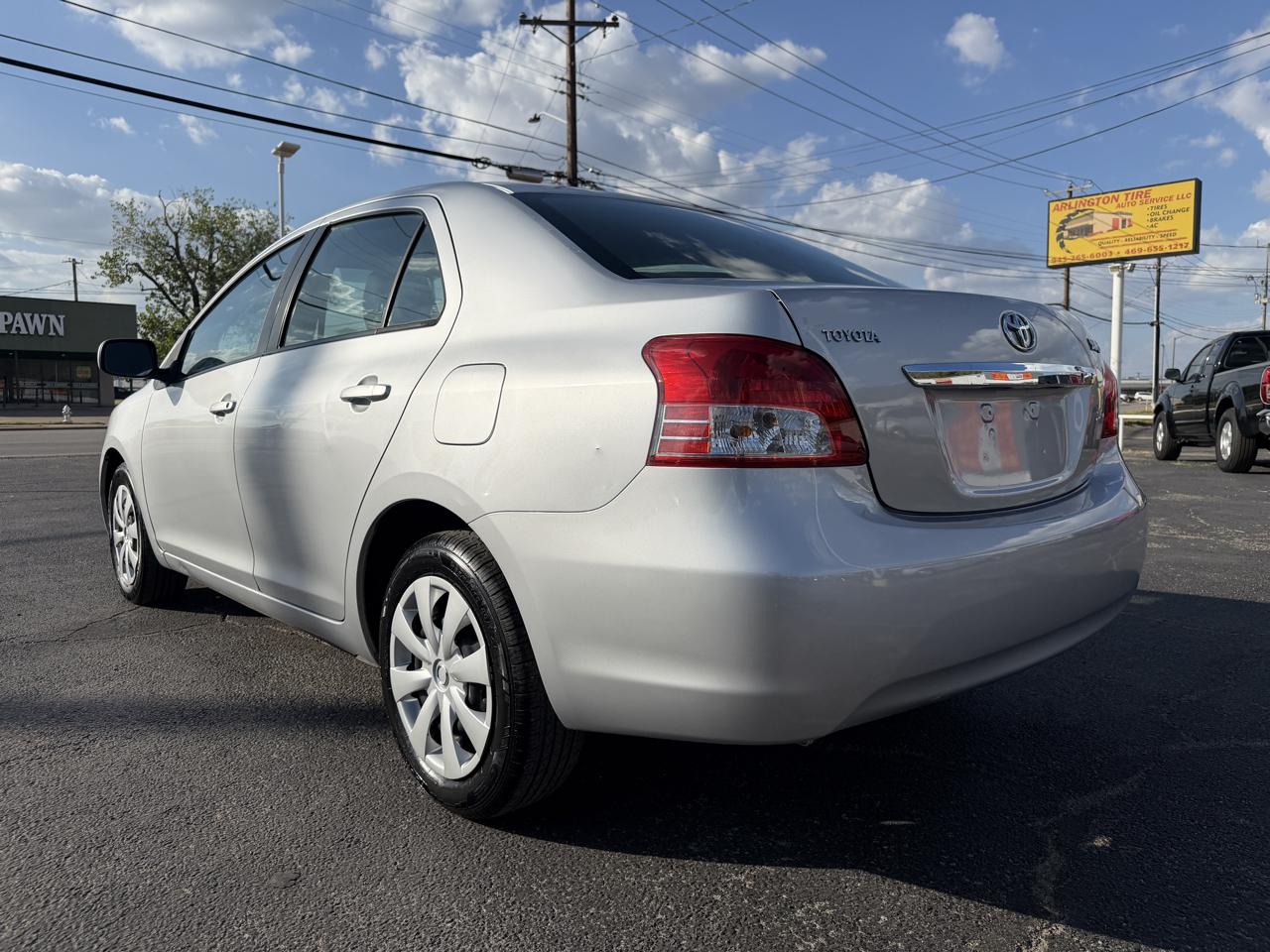 Toyota Yaris Sedan 4-Speed AT 2010