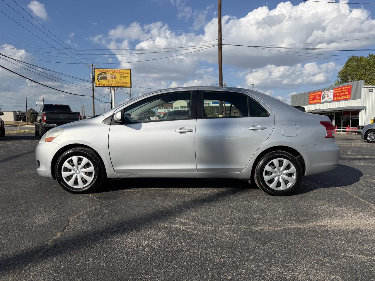 Toyota Yaris Sedan 4-Speed AT 2010