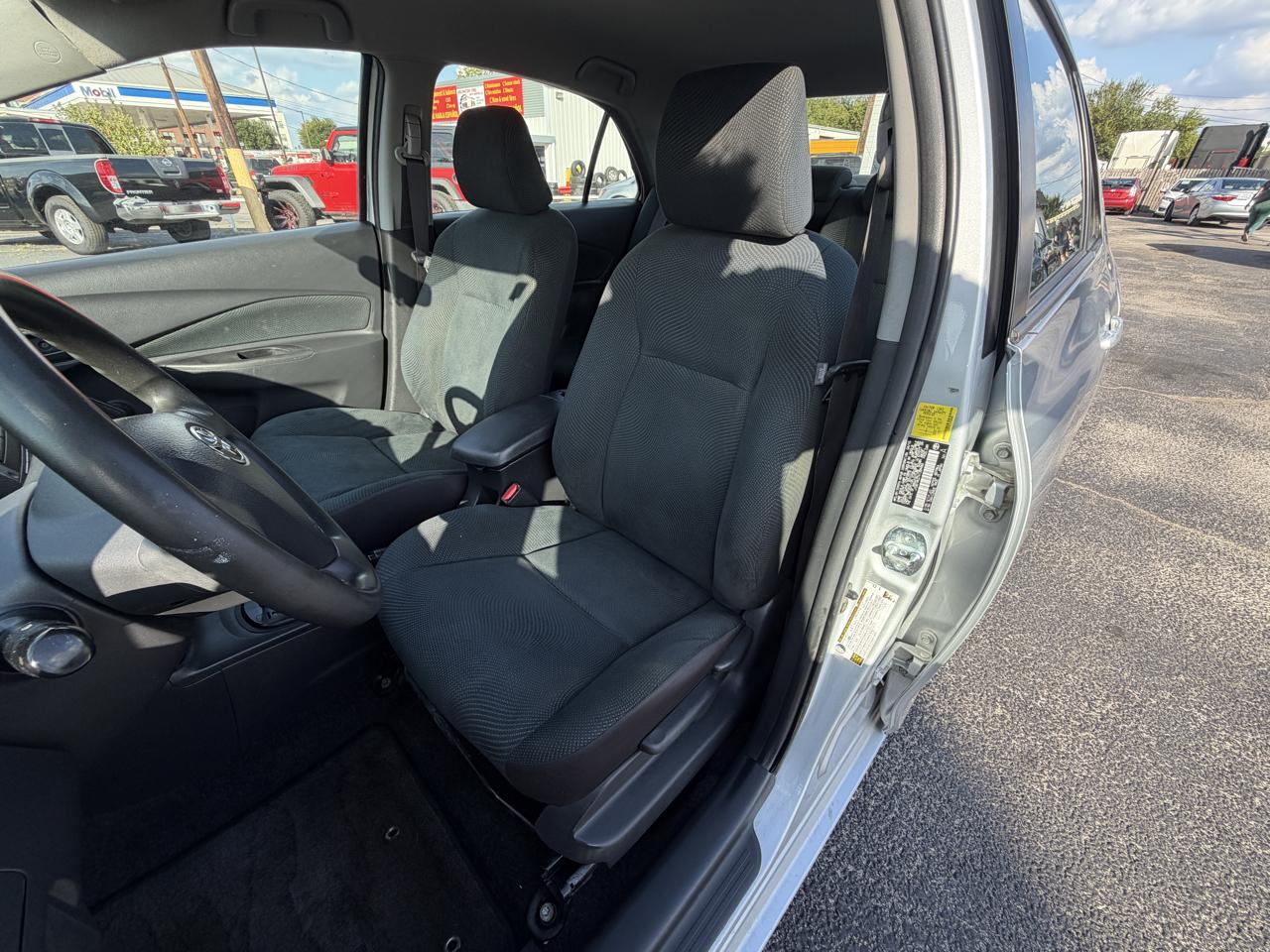Toyota Yaris Sedan 4-Speed AT 2010