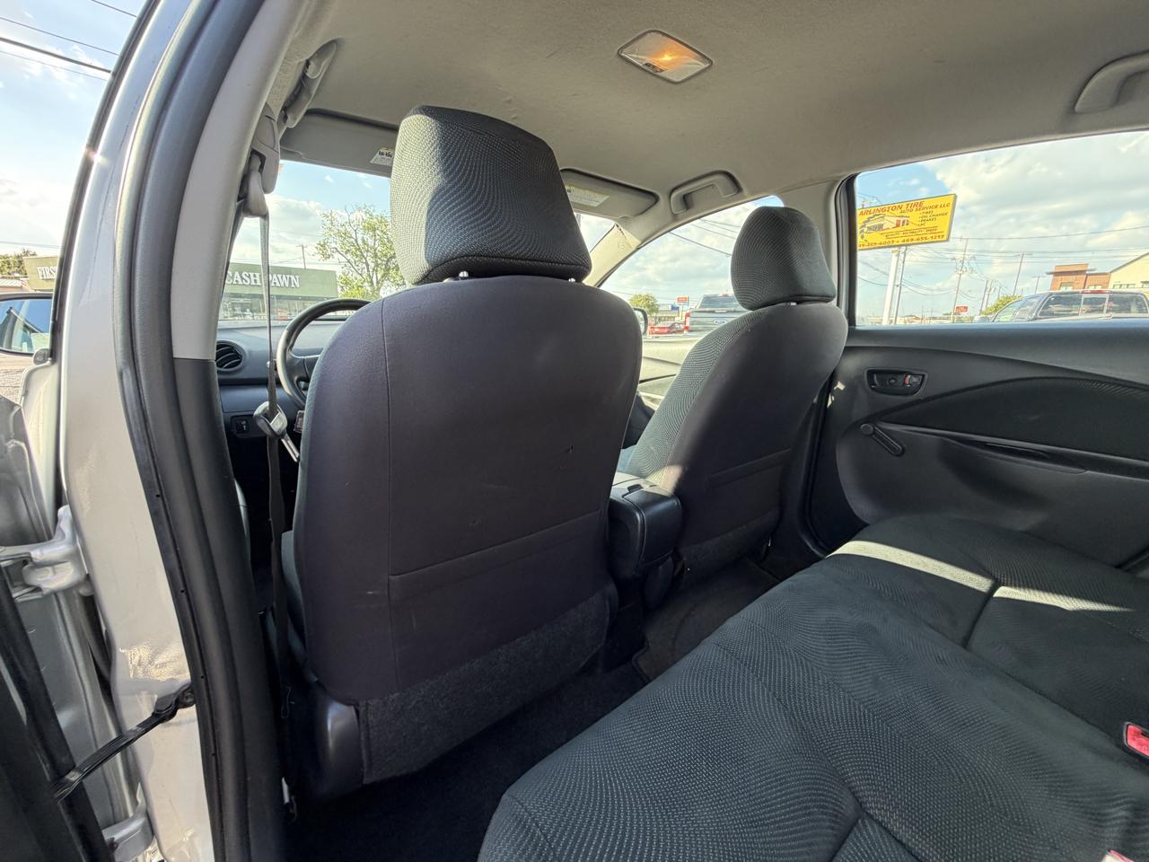 Toyota Yaris Sedan 4-Speed AT 2010